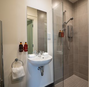 Gatelodge Shower room at Killeavy Castle Estate